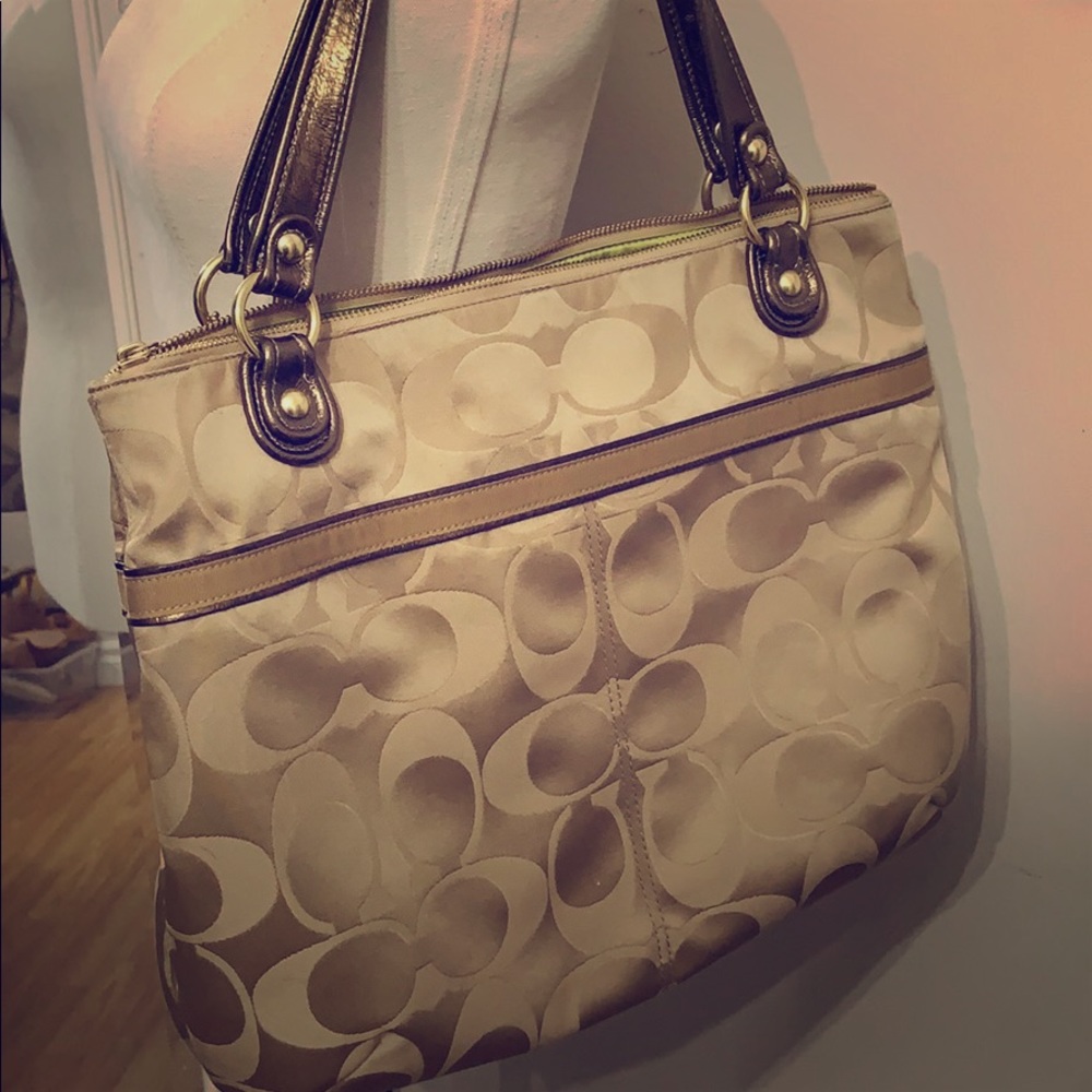 Mint condition signature “C” coach purse.